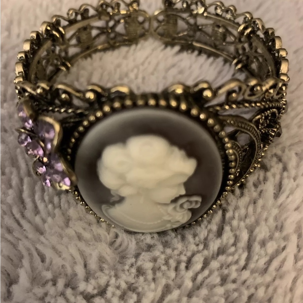 Vintage Cameo Bracelet with Purple Accents - Picture 2 of 4